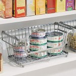 mDesign 2er-Set Metall Ablagebox mit Henkeln – Aufbewahrungskorb mit ansprechendem Drahtdesign – Drahtkorb ideal für Küchenschränke Abstellkammern und Badezimmer – silberfarben