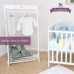 Puckdaddy Kleiderstange Svetje 60x30x120 cm Kleiderständer aus Kiefernholz im Vintage-Design in Weiß moderner Garderobenständer für Baby- und Kinderzimmer mit praktischer Schuh-Ablage